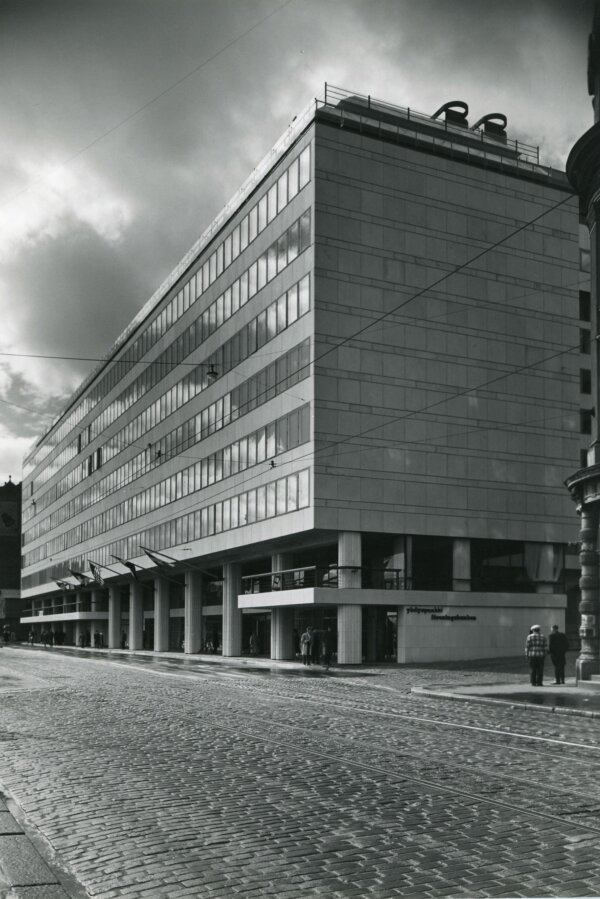 Viljo Revell a Keijo Petäjä: obchodní budova 'Teollisuuskesus' v Helsinkách, 1952 (foto Havas Helsinki)